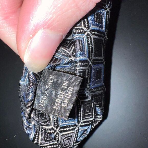 NWT JOS A Bank Men's necktie Signature Black & Blue Silk Tie - Picture 5 of 5